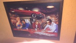 Iluminado e Vibrante Quadro Elvis Presley retratando cenas no bar, medindo 4x32 cm veja fotos.