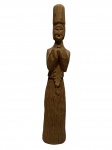 Odonézio - Escultura `Santo com Terço` entalhada em madeira, assinada e datado 1978. Med. 33cm