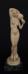 A. Santini -  `Vênus` estatueta em resina na cor marfim circa 1960 de manufatura italiana com base em mármore negro rajado med 16cm - com restauro  