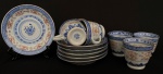 Conjunto 6 Xicaras para café em porcelana Chinesa decoradas com Floral Azul/Vermelho, bordas douradas med. 5,5X6cm