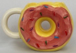 Caneca em Porcelana em formato de Donuts na nas cores rosa e amarelo med 10x15cm