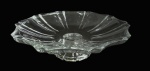 Fruteira de pé em espesso cristal  europeu. Medida 32,5 cm de diâmetro.