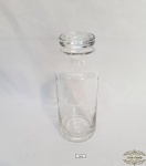 Garrafa Licoreira em Vidro Liso Translucido. apresenta tampa quebrada no interior.  medida: 21,5 cm altura x 7 cm diametro