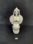 Escultura Deusa Oriental em Porcelana Branca . Apresenta Falta nos dedos medida:22,5 cm altura