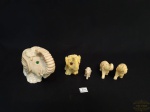 lote de 5 Elefantes Decorativos em marfinite e resina  Diversos Modelos . medida:Maior 9 cm x 13 cm e menor 2,5 cm x 3,5 cm.