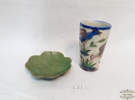 Lote com 2 peças em ceramica , sendo vaso decorado com passaros e 1 petisqeuira em vidro medida 17 cm de altura x 10 cm de diametro, petisqueira 16 cm de diametro