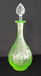 JOSÉ PAULINO NOGUEIRA  BACCARAT URALINA. LINDA  GARRAFA EM CRISTAL DE BACCARAT COM TAMPA TRANSLÚCIDA LAPIDADA EM DIAMANTE E CORPO COM INCLUSÃO DE URALINA. ELEGANTE LAPIDAÇÃO E BELO MONOGRAMA JPN ENTRELAÇADO. PERTENCEU A UM DOS SERVIÇOS DE JOSÉ PAULINO NOGUEIRA, REPUBLICANO HISTÓRICO E HERÓICO BENEMÉRITO DE CAMPINAS FRENTE A EPIDEMIA DE FEBRE AMARELA DE 1889 QUE DIZIMOU 10% DA POPULAÇÃO. EXCELENTE ESTADO DE CONSERVAÇÃO! FRANÇA, SEC. XIX. 12 CM DE ALTURA.