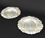 DOIS COASTERS PARA GARRAFA EM PRATA DE LEI. MARCAS DE CONTRASTE PARA PORTUGAL. ESTILO E ÉPOCA ART DECO.  15,5 CM DE DIAMETRO