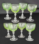 JOSÉ PAULINO NOGUEIRA BACCARAT URALINA. LINDO CONJUNTO COM OITO TAÇAS EM CRISTAL SENDO QUATRO PARA VINHO BRANCO E QUATRO PARA VINHO TINTO.  FUSTE E BASE TRANSLÚCIDA E BOJO COM INCLUSÃO DE URALINA. ELEGANTE LAPIDAÇÃO E BELO MONOGRAMA JPN ENTRELAÇADO. PERTENCEU A UM DOS SERVIÇOS DE JOSÉ PAULINO NOGUEIRA, REPUBLICANO HISTÓRICO E HERÓICO BENEMÉRITO DE CAMPINAS FRENTE A EPIDEMIA DE FEBRE AMARELA DE 1889 QUE DIZIMOU 10% DA POPULAÇÃO..EXCELENTE ESTADO DE CONSERVAÇÃO! FRANÇA, SEC. XIX. (12 CM DE ALTURA AS DE VINHO TINTO).