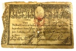 DONA MARIA I -  APÓLICE DO REAL ERÁRIO DATADA DE 1799  PRIMEIRA APROXIMAÇÃO DA CIRCULAÇÃO DE PAPEL MOEDA EM PORTUGAL. IMPRESSAS EM PAPEL DA FÁBRICA DE ALENQUER UTILIZARAM A TÉCNICA DE TALHE DOCE PARA IMPRESSÃO. OS DESENHOS SÃO SIMPLISTAS E RELACIONADOS A ATIVIDADE AGRÍCOLA, FONTE DE GERAÇÃO DE RIQUEZAS NA ÉPOCA. O VERSO ORIGINALMENTE EM BRANCO RECEBIA OS CARIMBOS DE RECEBIMENTO DOS JUROS ANO A ANO. O SURGIMENTO DESSAS APOLICES SE DEU PELO ENDIVIDAMENTO DE PORTUGAL COM A PARTICIPAÇÃO NA GUERRA DO ROUSSILON (1793-95) EM QUE ESPANHA, PORTUGAL E INGLATERRA SE UNIRAM CONTRA A FRANÇA REVOLUCIONARIA. OS COMBATES FORAM NOS PIRINEUS E A PRIMEIRA CONSEQUENCIA DA GUERRA FOI A EXECUÇÃO PELA GUILHOTINA DO REI DEPOSTO LOUIS XVI PRISIONEIRO DO DIRETÓRIO FRANCÊS. ESSE CONFLITO AUMENTARAM  OS DÉFICITS DA COROA E AGRAVARAM A CAPACIDADE PARA HONRAR OS PAGAMENTOS A REALIZAR. UMA SOLUÇÃO FOI CRIADA NO REINADO DE MARIA I, ATRAVÉS DO DECRETO DE 29 DE OUTUBRO DE 1796, QUE ABRIA À SUBSCRIÇÃO PÚBLICA UM EMPRÉSTIMO DE 10 MILHÕES DE CRUZADOS, FICANDO OS SUBSCRITORES TITULARES DE PEQUENAS APÓLICES DO REAL ERÁRIO. ESTAS APÓLICES ERAM DE VALOR NOMINAL INFERIOR A 100 MIL RÉIS E O SEU JURO VENCIA À TAXA ANUAL DE 5%. INICIALMENTE ESTAS NÃO TINHAM AS CARACTERÍSTICAS DE PAPEL-MOEDA, UMA VEZ QUE CORRIAM COMO LETRAS DE CÂMBIO QUE PODIAM SER ENDOSSADAS ENTRE TITULARES, QUE ASSIM PODIAM UTILIZÁ-LAS EM ALGUNS PAGAMENTOS. COM OS ALVARÁS DE 10 E DE 13 DE MARÇO DE 1797, BEM COMO O DE 13 DE JULHO DO MESMO ANO, A NATUREZA DAS APÓLICES FOI EQUIPARADA AO PAPEL-MOEDA, UMA VEZ QUE AQUELAS PASSARAM A PODER EFETUAR PAGAMENTOS DE DIREITOS E IMPOSTOS, ADQUIRINDO ASSIM PODER LIBERATÓRIO LIMITADO E CURSO FORÇADO ENTRE TITULARES. O JURO FOI UNIFORMIZADO NOS 6% ANUAIS E OS CIDADÃOS DE QUALQUER NACIONALIDADE PASSARAM A PODER CONTRAIR ESTES EMPRÉSTIMOS. ESSES PAPÉIS TIVERAM VALIDADE DE 40 ANOS E MUITOS ADOTARAM A AQUISIÇÃO DESSES TITULOS COMO FORMA DE INVESTIMENTO E RENTABILIDADE DO DINHEIRO. ENTRETANTO, EM 1808, COM A INVASÃO DE PORTUGAL E A FUGA DA FAMILIA REAL PARA O BRASIL HOUVE UMA AVALANCHE DE RESGATES DOS PAPÉIS EM BUSCA DA SEGURANÇA DA MOEDA EM OURO O QUE FEZ COM QUE OS TITULOS PERDESSEM NO AUGE DA CORRIDA ATÉ 60% DE SEU VALOR DE FACE. A PARTIR DAÍ NÃO FORAM MAIS PAGOS JUROS SOBRE AS APOLICES QUE CIRCULAVAM APENAS COMO PAPEL MOEDA COM A GARANTIA DO VALOR. DURANTE O CONFLITO ENTRE DOM PEDRO I EX IMPERADOR DO BRASIL (EM PORTUGAL DOM PEDRO IV) E SEU IRMÃO DOM MIGUEL I QUE USURPOU O TRONO DA PRINCESA BRASILEIRA DONA MARIA DA GLÓRIA AS NOTAS RECEBERAM CARIMBOS DOS DOIS IRMÃOS CADA UM PLEITEANDO A POSIÇÃO DE REI DE PORTUGAL. ESSA EM PARTICULAR, TEM O CARIMBO DE DOM PEDRO IV E O ANO DE 1826. NO VERSO TEM OITO CARIMBOS DE RESGATE DOS JUROS ANUAIS EM DATAS QUE SÃO DOS ANOS DE 1802,1803,1804,1805 E 1806. NA PARTE INFERIOR DO VERSO TEM AS INSCRIÇÕES: NO REAL ERARIO SE HA DE PAGAR AO PORTADOR DESTA APOLICE DE HOJE A UM ANNO VINTE MIL REIS COM O SEU COMPETENTE JURO LISBOA 10 DE ABRIL DE 1799. TEM A NUMERAÇÃO 555914 E ASSINATURA DOS TESOUREIROS DO REAL ERÁRIO. VALOR DE FACE 20.000 RÉIS. PORTUGAL, SEC. XVIII. 14 X 9,3 CMNOTA: As apólices do Real Erário foram títulos de empréstimo sobre o Tesouro português que, pelas características que foram adquirindo durante os seus 40 anos de existência, foram uma primeira aproximação à circulação de papel-moeda em Portugal. Em 1761, durante o reinado de José I, foi criada a instituição do Erário Régio por Carta de Lei de 22 de Dezembro. Esta instituição substituiu a Casa dos Contos do Reino e implicou a centralização absoluta das finanças de Portugal e das suas então colónias: todas as rendas passaram assim a dar entrada no Erário Régio e dele saíam os fundos para todas as despesas. O Inspetor-Geral do Tesouro presidia ao Erário Régio, imediatamente subordinado ao rei. O primeiro a ocupar o cargo foi Sebastião José de Carvalho e Melo, o Marquês de Pombal, que ocupou o cargo até 1777. As dificuldades de financiamento do Tesouro do país, ou seja, do Real Erário atrás mencionado, foram a base para o surgir da primeira forma de papel-moeda transmissível e emitido por uma entidade estatal: as apólices do Real Erário. Os consecutivos empréstimos efetuados pelos monarcas portugueses e, nesta época em concreto, as despesas da participação na guerra do Roussillon (1793-95), aumentaram os défices da coroa e agravaram a capacidade para honrar os pagamentos a realizar. Uma solução foi criada no reinado de Maria I, através do Decreto de 29 de Outubro de 1796, que abria à subscrição pública um empréstimo de 10 milhões de cruzados, ficando os subscritores titulares de pequenas apólices do Real Erário. Estas apólices eram de valor nominal inferior a 100 mil réis e o seu juro vencia à taxa anual de 5%. Inicialmente estas não tinham as características de papel-moeda, uma vez que corriam como letras de câmbio que podiam ser endossadas entre titulares, que assim podiam utilizá-las em alguns pagamentos. Com os alvarás de 10 e de 13 de março de 1797, bem como o de 13 de julho do mesmo ano, a natureza das apólices foi equiparada ao papel-moeda, uma vez que aquelas passaram a poder efetuar pagamentos de direitos e impostos, adquirindo assim poder liberatório limitado e curso forçado entre titulares. O juro foi uniformizado nos 6% anuais e os cidadãos de qualquer nacionalidade passaram a poder contrair estes empréstimos. Outra disposição importante que constava nestes alvarás foi a criação da Tesouraria Geral dos Juros para administração dos pagamentos e rendas das apólices  curiosamente, este serviço foi o que mais tarde deu origem à Junta do Crédito Público, que geriu a Caixa Geral de Depósitos nos primeiros anos da sua fundação (entre 1876 e 1896). A emissão das apólices do Real Erário como papel-moeda iniciou-se a 1 de agosto de 1797. No início do século XIX, o valor em circulação destas apólices tinha atingido o valor aproximado de 160 milhões de réis. Estas avultadas quantidades, em conjunto com os outros meios de troca tiveram a repercussão do aumento dos preços das matérias-primas e dos bens de consumo. A este facto aliou-se a resistência do público à novidade de um meio de troca reproduzido em papel, que por sua vez provocou a desvalorização das apólices. Como consequência, existem relatos do surgimento de especuladores de rua que, ilegalmente, rebatiam as apólices a juros flutuantes e indiscriminados, o que aumentou o carácter de insegurança das apólices como papel-moeda. Com a perspetiva da declaração de guerra da França napoleónica a Portugal, a situação financeira do país piorou. Novo empréstimo foi mandado emitir até ao montante de 12 milhões de cruzados, outorgado pelo Alvará de 7 de Março de 1801. Devido à conjuntura económica nacional e à instabilidade política na Europa, a taxa de juro legal de 6% era praticada em valores muito acima daquele. Novo alvará foi publicado em 1805, que mandava emitir as primeiras apólices do Real Erário sem qualquer vencimento de juro, uma vez que eram destinadas para a circulação fiduciária e para pagamentos de pequenas quantias. Aquando do início das invasões dos exércitos franceses em 1807 (Junot), 1809 (Soult) e 1810 (Massena), verificou-se o consequente aumento da taxa de desconto das apólices que conduziu a que neste período o seu valor flutuasse entre os 17 e os 60%. A partir de janeiro de 1816, foi determinado que se deixasse de se pagar juros pela amortização deste papel moeda. Após a invasão francesa, a Corte portuguesa fugiu para o Brasil a 27 de novembro de 1807 como medida de salvaguarda da soberania nacional. Durante esse período de ausência, em Portugal, começaram os desenvolvimentos para uma revolução de implementação do liberalismo. Para tal, uma série de levantamentos no Porto e em Lisboa culminaram na formação de um Governo Interino de matriz liberal e que, nas Cortes reunidas de janeiro de 1821, invetivaram o regresso à metrópole do rei João VI para ajuramentar a nova constituição liberal. Este regressou ao país a 16 de abril desse ano. Outra das determinações alcançadas nas Cortes de 1821 foi o mecanismo para diminuir a dívida pública, nomeadamente o retirar de circulação das apólices do Real Erário. Para tal, foi promovida a criação de uma instituição bancária estatal: o Banco de Lisboa, fundado pela Carta de Lei de 31 de Dezembro desse ano. As suas notas serviriam precisamente para substituir a função de papel-moeda das apólices. Com esse objetivo foi promulgado o Decreto de 22 de Dezembro de 1826 que encarregava o Banco a carimbar as apólices em circulação com um selo próprio de modo a se proceder ao seu somatório. Esse selo era impresso a vermelho com o símbolo de uma coroa e os dizeres D. Pedro IV-1826. No mesmo sentido, os Avisos de 7 e 20 de Agosto de 1828 mandavam prosseguir à carimbagem das apólices. No entanto, como na altura eram as forças miguelistas que comandavam a capital, o selo alterou os dizeres para D. Miguel I1828. Estes avisos fixavam também a data limite de 12 de agosto de 1830 para a receção de apólices não carimbadas. Nos últimos anos de existência, o Erário Régio foi entrando num processo de decadência tendo sido decretada a sua extinção em 1832, pela regência de Pedro IV, que ainda se encontrava posicionado na ilha Terceira. Assim sendo, o Erário Régio, foi extinto pelo Decreto n.º 22, de 16 de maio de 1832, que o substituiu por um tribunal do Tesouro Público. No entanto, o Erário Régio manteve-se ativo uma vez que, estando instalado em Lisboa e esta ocupada pelas forças absolutistas de Miguel I, o decreto liberalista não teve força de lei. Tal somente acorreu aquando da tomada do poder pelas forças liberais e a extinção daquela instituição a ser concretizada pelo Decreto de 14 de Setembro de 1833. Finalmente, as apólices do Real Erário foram extintas no Decreto de 23 de Julho de 1834, promulgado pelo rei Pedro IV. Este determinava o fim do seu curso legal para o dia 31 de agosto até quando aquelas podiam ser trocadas por títulos de dívida do Tesouro, equiparados a moeda metálica corrente. Chegavam assim ao fim a experiência do papel-moeda como apólices do Real Erário e dos quase 40 anos de existência, algo ruinosa para as finanças do país, mas contribuindo, apesar disso, para a fundação do Banco de Lisboa, primórdios do que seria o primeiro e efetivo banco central português: o Banco de Portugal. As apólices do Real Erário, com direito a juros, começaram a emitir-se em 1797 para os valores de 2.400, 5.000, 10.000 e 20.000 réis. Em 1798, foram emitidos títulos de 1.200 réis. Em 1799, emitiram-se no valor de 6.400 e 12.800 réis. Sem direito a juros, nos anos de 1805 e 1807, foram emitidas apólices no valor de 1.200 e 2.400 réis As apólices do Real Erário eram impressas recorrendo ao processo do talhe-doce. A grande maioria foi produzida na Casa da Moeda recorrendo a papel produzido pela Fábrica de Alenquer. Eram retangulares, com dimensões de 140 x 95 mm. Os seus desenhos eram simplistas. Somente a frente era impressa e ocupada na sua parte superior por várias molduras ovais com alusões ao trabalho agrícola. Somente a moldura central estava vazia para ser preenchida pelo selo branco do Erário Régio. A parte inferior da apólice continha a promessa de pagamento do Real Erário, a data de emissão e as assinaturas. Para além do selo branco do Erário Régio, podia constar em alternativa o da Causa Pública. Tanto este como o selo do Erário Régio podiam conter o valor nominal da respetiva apólice. O verso das apólices era vazio e servia para receber os carimbos a preto com o comprovativo do pagamento do juro acordado. Este carimbo continha o escudo das armas reais, as iniciais da entidade pagadora e a data do pagamento. Uma vez que existiam várias entidades capazes de proceder ao pagamento dos juros surgem muitas variações das niciais: JJ (Junta dos Juros); RE (Reai