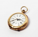 BELO RELÓGIO  DE ALGIBEIRA EM OURO 18K . DOTADO DE DUAS TAMPAS TRASEIRAS. . EUROPA, INICIO DO SEC. XX. 3,3 CM DE DIAMETRO. 14,2 G G  (PESO TOTAL). necessita revisão, o ponteiro  de horas está solto