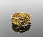ANEL EM OURO 18K COM FEITIO DE CINTO. ARO 23. 2,6 G