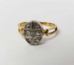 ANEL EM OURO 18K COM CRAVAÇÃO DE DIAMANTES . ARO 18.  3 G