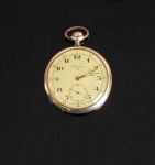LONGINES  RELOGIO DE BOLSO EM METAL ESPESSURADO A OURO. MOSTRADOR ESMALTADO. FUNCIONANDO PERFEITAMENTE. CAIXA DECORACA COM BELOS GUILLOCHES. 45 MM DE DIAMETRO