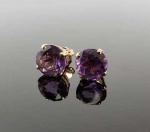 PAR DE BRINCOS EM OURO 18K COM CRAVAÇÃO DE BELAS AMETISTAS COM 1,5 CT CADA,, 3,6 G