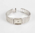 VENUS - ELEGANTE RELÓGIO BRACELETE  EM OURO BRANCO  18K (CAIXA E PULSEIRA) COM CRAVAÇÃO DE DIAMANTES A TODA VOLTA DO MOSTRADOR. A PULSEIRA TEM  FINALIZAÇÃO EM OURO FOSQUEADO. FUNCIONAMENTO A CORDA, EXCEPCIONAL ESTADO DE CONSERVAÇÃO!  SUIÇA, SEC. XX. 16,5 CM DE COMPRIMENTO. 45,3 G