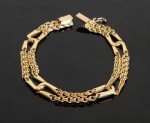 BRACELETE EM  OURO 18K  COM ELEGANTE FEITIO. 19 CM DE COMPRIMENTO,. 21,8 G