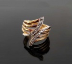 ANEL EM OURO 18 K COM CRAVAÇÃO DE DIAMANTES. ARO 19. 6,6 G