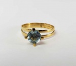 ANEL EM OURO 18K COM TOPÁZIO AZUL. ARO 18. 2,2 G