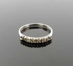BELA MEIA ALIANÇA DE DIAMANTES EM OURO BRANCO 18K. PEDRAS DE MUITA QUALIDADE! ARO 18. 1,7 G