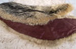 PELE Natural no tom castor acizentado , forro em cetim - PICLES L'ABEILLE - BS AIRES - Indústria Argentina . Tipo larga e extensa gola medindo 130 cm de comprimento e 25 cm na parte mais larga.