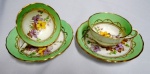 TUSCAN : Par de xícaras para café com pires , marcado BONE CHINA - made in England , com faixas  no tom verde água, ramos de flores e bordas filetadas a ouro .Lindas !!!!