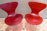 Duas cadeiras   design "FORMIGA " , anos 70 , em acrílico vermelho com pernas em aço escovado .Marcas do tempo . Medidas 37 x 47 x 47 cm