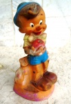 ABAJUR decorativo em forma do  BONECO PINÓQUIO  emborrachado e produzido pela WALT  Disney Produções  na década de 50 . Não testado . Altura 21 cm.