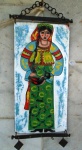 PLACA em cobre com pintura esmaltada de figura feminina  típica russa em rica policromia. Medindo 30 x 14 cm. Marca RUSSA na peça.