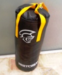 SACO para boxeador da marca Pretorian .( Saco de Pancada ) Preto com 94 cm considerando as alças / 73 s/ alças  e 30 cm de largura . SEM USO aparente. Não enviamos pelos Correios , peça pesada.