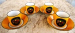 Quatro graciosas  xícaras com pires para café em   fina porcelana francesa   na cor amarela com com decoração de vaso de flores.  Marcado Le grand depot  - Rue drquot Paris.