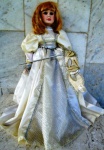 Linda Boneca Dynasty DOLL /collection/Desgn copyrght /cardnal Inc. com traje longo de Baile de Fantasia carregando máscara de fantasia . Altura 52 cm