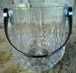 Balde geleira em demi cristal translúcido lapidação joalheira com alças em metal escovado , medindo 15 x 12 cm.