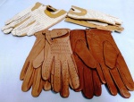 Quatro pares de luvas em couro de diferentes modelos ( tamanhos size 6-7-8 ) são luvas sem uso e de tamanho pequeno.