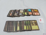 Lote de 100 cartas terrenos c borda antiga sortidos do jogo Magic, ótimo para iniciantes que querem começar a montar a sua coleção.