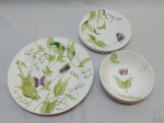 Jogo de 6 pratos em porcelana Luis Salvador flora, pintados à mão. Sendo 2 rasos, 2 fundos e 2 de sobremesa