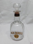Garrafa em vidro do whisky Jack Daniel's Old nº 7 Duty Free, vazia. Medindo 24,5cm de altura.