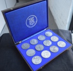 Salvador Dali Doze Tribos / Coleção de 12 moedas de prata 1000 (80g cada) comemorativa aos 25 anos do Estado de Israel, em 1973 / Acondicionadas em caixa de madeira número 147