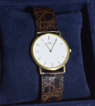 Relógio Baume e Mercier de ouro 18K (0,750), Classima Ultra Thin com pulseira original em pele de crocodilo e caixa, em excepcional estado, funcionando. Adquirido na joalheria H. Stern em Porto Alegre/RS