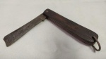 CUTELARIA E - Antigo CANIVETE marca NAPOLI com cabo de madeira. Aberto mede aprox. 18,5 cm.