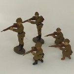 BRINQUEDO ANTIGO - Lote com 05 (Cinco) SOLDADOS AMERICANOS - Primeira Guerra Mundial, marca ELASTOLIN, fabricados na Alemanha.