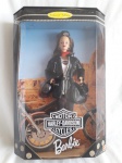 Barbie Harley Davidson, Mattel, 1998,  morena, 29 cm, incluindo jaqueta, camiseta, calca leg, botas, lenço, bolsa, e capacete, na embalagem original