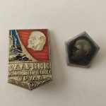 26. Lote com dois pins Soviéticos com o busto de LÊNIN.