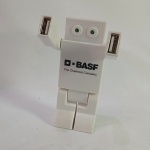 Boneco promocional da BASF - The Chemical Company - Mede 12cm de altura com as mãos levantadas. Possui 4 entradas nas mãos e pés e uma nas costas.