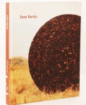Livro José Bento com a obra do grande escultor brasileiro premiadíssimo internacionalmente. Livro de capa dura repleto de fotos e comentários das obras e com 128 páginas.