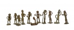 Ashanti, Gana, Africa. Escultura em metal (bronze ou latão). Excepcional e raro conjunto de 11 estatuetas produzido pelos artesãos do grupo étnico Ashanti, tradicionais escultores do bronze. Altura média = 5 cm, cada.