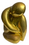 Linda e moderna escultura em bronze, representando mulher, medindo: 34 cm alt.