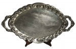 Linda bandeja em metal espessurado a prata, estilo Portugues, medindo: 56 cm comp.