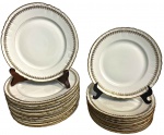 LIMOGES - Parte de um aparelho de jantar em fina porcelana contendo: 12 pratos de jantar e 9 pratos de sobremesa