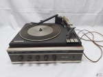 Antigo toca discos Philips 547. Funcionando. Não acompanha a tampa.